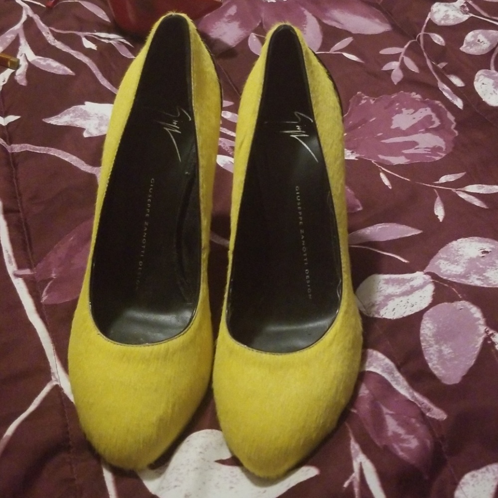 Pumps - Picture 2 of 4